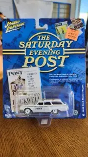 2006 Johnny Lightning The Saturday Evening Post 1960 Ford Station Wagon w/RR