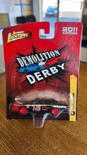 2011 Editions Johnny Lightning Demolition Derby R13 1977 Dodge Monaco
