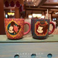 在飛比找Yahoo!奇摩拍賣優惠-新款大眾上海迪士尼復古米奇米妮情侶對杯婚禮陶瓷馬克杯咖啡水杯