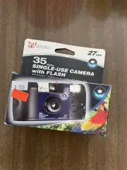 35 Mm Single Use Camera With Flash New Old Stock 08-2013