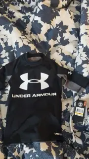 Under Armour UPF 50+ Swim Shirt, Boys Size Ysm Fitted Black