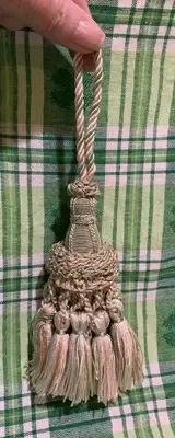❤️Elegant Key Tassel 4.5” tassel, + Loop Light Green, Peachy Ivory NOS