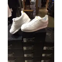 在飛比找蝦皮購物優惠-Nike Cortez Classic SE PRM白金洞洞