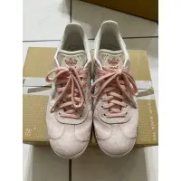 在飛比找蝦皮購物優惠-【八成新】Adidas Gazelle 粉色休閒鞋