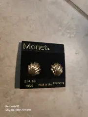 Vintage Monet Gold Tone Scalloped Shell Shape Earrings