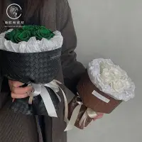 在飛比找蝦皮購物優惠-台灣出貨 防水鮮花包裝 布藝 氣質BV紋 皮革 小香風包花 
