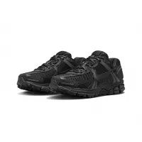 在飛比找Yahoo奇摩購物中心優惠-Nike Zoom Vomero 5 Triple Blac