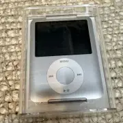 NEW Vintage APPLE iPod NANO 3rd Generation 4GB Silver MA978LL/A A1236