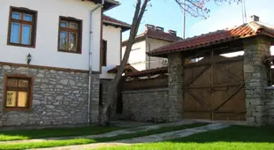 Private 4BR-2BA guest House Dryanovo with Pool and FREE Parking