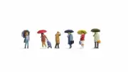 N15523 Noch OO/HO Gauge People in the Rain (6) Figure Set