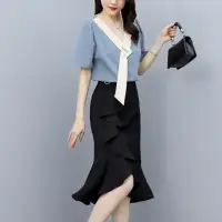 在飛比找momo購物網優惠-【KVOLL】現貨-玩美衣櫃輕熟白領優雅上衣黑裙二件套裝L-