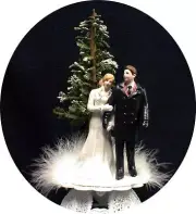 Romantic Bride & Groom top Figure Winter Snow Snowing Wedding Cake Topper White