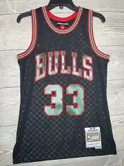 $150 Small Scottie Pippen Chicago Bulls 1997-98 Mitchell & Ness NBA Jersey