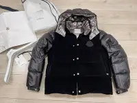 在飛比找Yahoo!奇摩拍賣優惠-Moncler 羽絨外套 台灣專櫃購入 原價61200