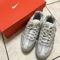 在飛比找蝦皮購物優惠-二手 Nike AIR Max95 全白（近9.5成新）