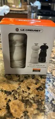 Le Creuset Salt and Pepper Mill Set (Black/White) - Brand New in Box