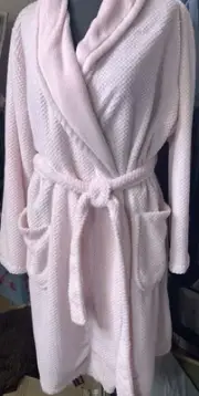 ULTA BEAUTY L/XL SUPER SOFT PINK ROBE Length 41"