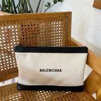 在飛比找蝦皮購物優惠-Balenciaga巴黎世家logo字母帆布手拿包