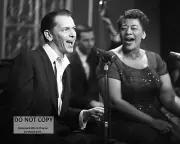 ELLA FITZGERALD ON 'THE FRANK SINATRA SHOW' - 8X10 PUBLICITY PHOTO (AZ037)