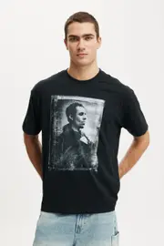 [Cotton On Men] Cotton On Men - Loose Fit Liam Gallagher T-Shirt - Lcn wmg black / liam gallagher - sweater S LCN WMG BLACK / LIAM GALLAGHER - SWEATER