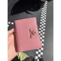 在飛比找蝦皮購物優惠-Prada 粉紅色皮夾 自用割愛 可面交9.5新