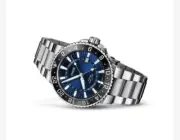 Oris AQUIS GMT BLUE Dial 300 m , 43.5 mm DIVERS WATCH RRP $4500 . In Aust