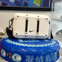 在飛比找蝦皮購物優惠-【Asper】NIKE 國外限定 行李箱肩包 硬殼相機包 白