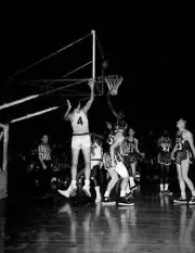 Dolph Schayes Of The Syracuse Nationals Shoots 1960S Old Basketball Photo 27