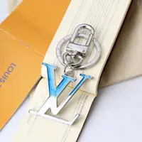 在飛比找蝦皮購物優惠-LV 新款鑰匙扣復古經典款高檔字母包包吊飾
