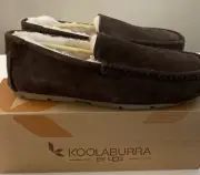 KOOLABURRA BY UGG, TIPTON 1105893 CHOCOLATE BROWN SIZE 10 MEN’S SLIPPERS/ NEW