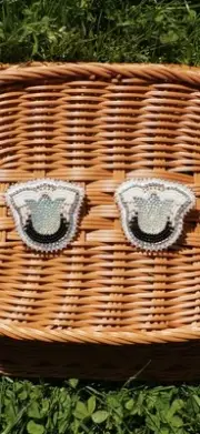 NATIVE AMERICAN handmade Beaded tulip Earrings
