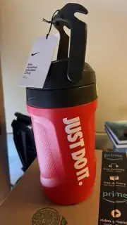 NEW Nike Hyperfuel Insulated Chug Jug 64oz Fuel Jug Water Bottle, Red