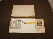 VINTAGE KITCHEN SCHNEIDER CAKE-BREAKER CAKE CUTTER SLICER IN BOX NEW