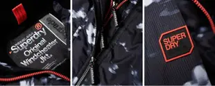 美國百分百【全新真品】Superdry 極度乾燥 Arcti 風衣 連帽外套 防風 夾克 刷毛 黑色 印花 女S M號 F855