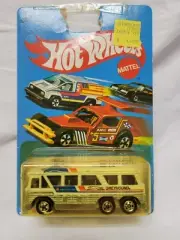 Hot Wheels Vintage 1980 Greyhound MC-8 Bus White HK on Ruff Card CrackFREE BP