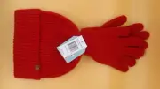 David and Young Toboggan and Gloves One Size Red