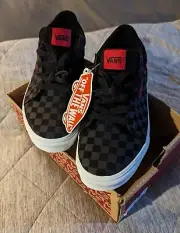 New in Box VANS Seldan Black Checker Low Top Sneaker Lace Up Tie Youth Size 4.5