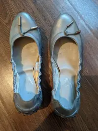 在飛比找Yahoo!奇摩拍賣優惠-Tod's 芭蕾舞鞋