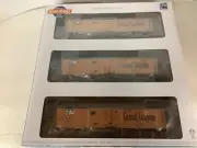 Athearn #97932 HO scale "SF" The Grand Canyon 50' ice bunker reefer (3 pack)