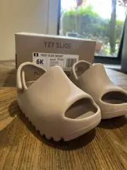 Adidas Yeezy Slide ‘Pure’ Infants HQ4120 Size 6k