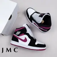 在飛比找Yahoo!奇摩拍賣優惠-AIR JORDAN 1 MID AJ1 黑紫 運動籃球鞋 