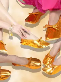 在飛比找Yahoo!奇摩拍賣優惠-荷香藝夢印度舞蹈鞋肚皮舞鞋舞蹈鞋軟底鞋金色跳舞鞋專業練功鞋