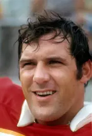 Jim Lynch Of The Kansas City Chiefs Watches 1972 NFL OLD PHOTO