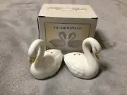 Cracker Barrel BEAUTIFUL WHITE SWANS NEW IN BOX Salt and Pepper Set Ceramic