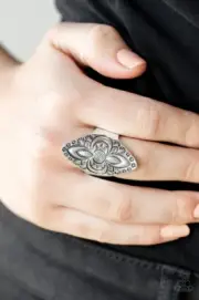 Paparazzi: Tahiti Trek - Silver Ring