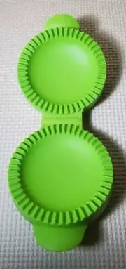 New Tupperware Pocket Turnover Empanada Sandwich Pie Maker Green