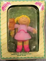 VINTAGE 1984 CABBAGE PATCH POSEABLE FIGURE WITH PINK AND PURPLE OUTFIT NIP