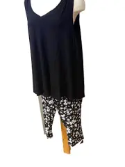Time & Tru Sleeveless Blk 3X (22) V Neck Tank Top & 24-26W Blk/Wht Capris Outfit