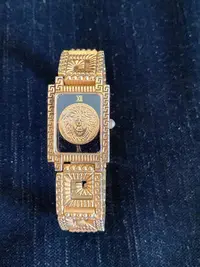 在飛比找Yahoo!奇摩拍賣優惠-Gianni Versace 手錶 凡賽斯女錶.絕版.真品