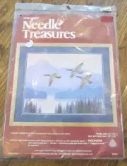 Needle Treasures Wilderness Canada Geese Stitchery Kit Crewel Wool Yarn Autum